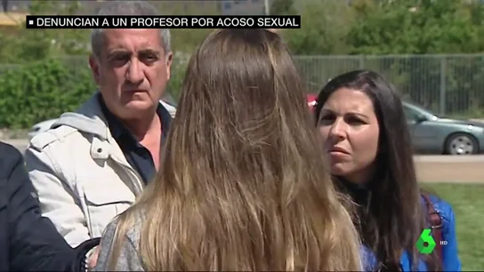 Seis estudiantes de la Universidad de Granada denuncian por acoso a un profesor: "Me preguntó si me masturbaba" Seis estudiantes de la Universidad de Granada denuncian por acoso a un profesor: "Me preguntó si me masturbaba"