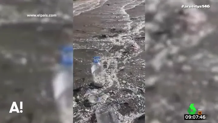 El impactante vídeo viral en el que una joven denuncia cómo llegan kilos de plástico a una playa de Tenerife