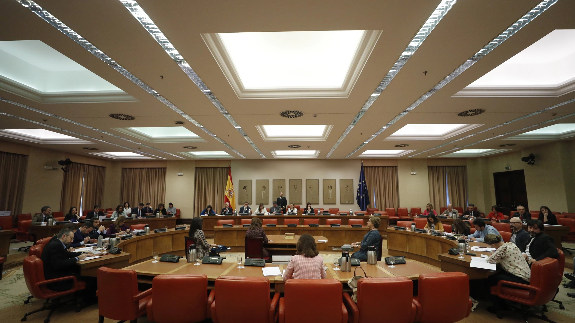 Vista general de la reunión de la Diputación Permanente en el Congreso de los Diputados.