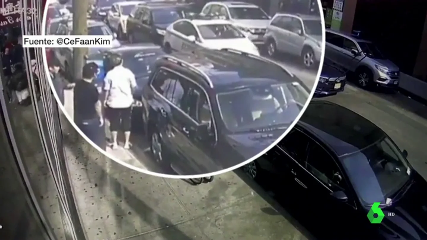 La Policía embiste a tres vehículos en un atasco en Nueva York La Policía embiste a tres vehículos en un atasco en Nueva York