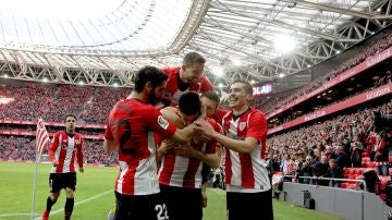 Los jugadores del Athletic celebra el 1-0 ante el Levante, obra de Yuri