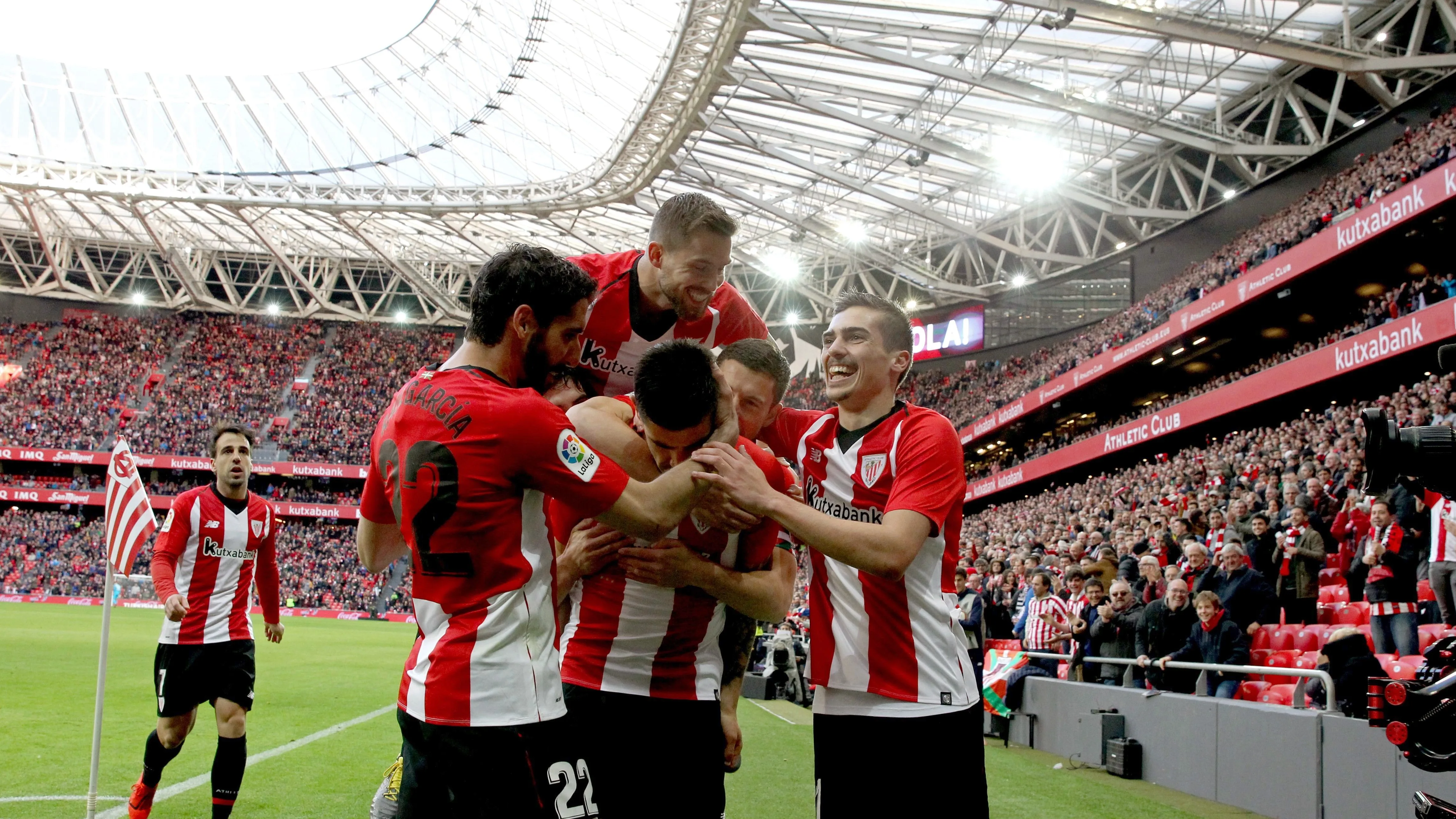 Los jugadores del Athletic celebra el 1-0 ante el Levante, obra de Yuri