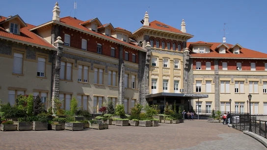 Fachada del edificio del Hospital San Juan de Dios, en Santurtzi, Bizkaia. Fachada del edificio del Hospital San Juan de Dios, en Santurtzi, Bizkaia.