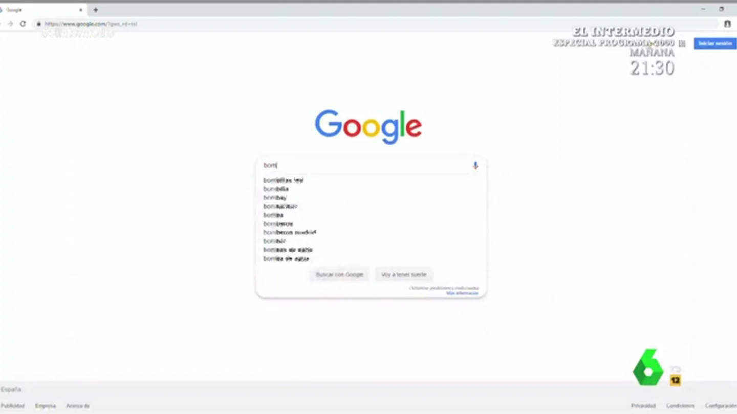 Esto es lo que pasa cuando buscas bombero y bombera en lnternet: ellos apagando fuegos y ellas disfrazadas de carnaval Esto es lo que pasa cuando buscas bombero y bombera en lnternet: ellos apagando fuegos y ellas disfrazadas de carnaval