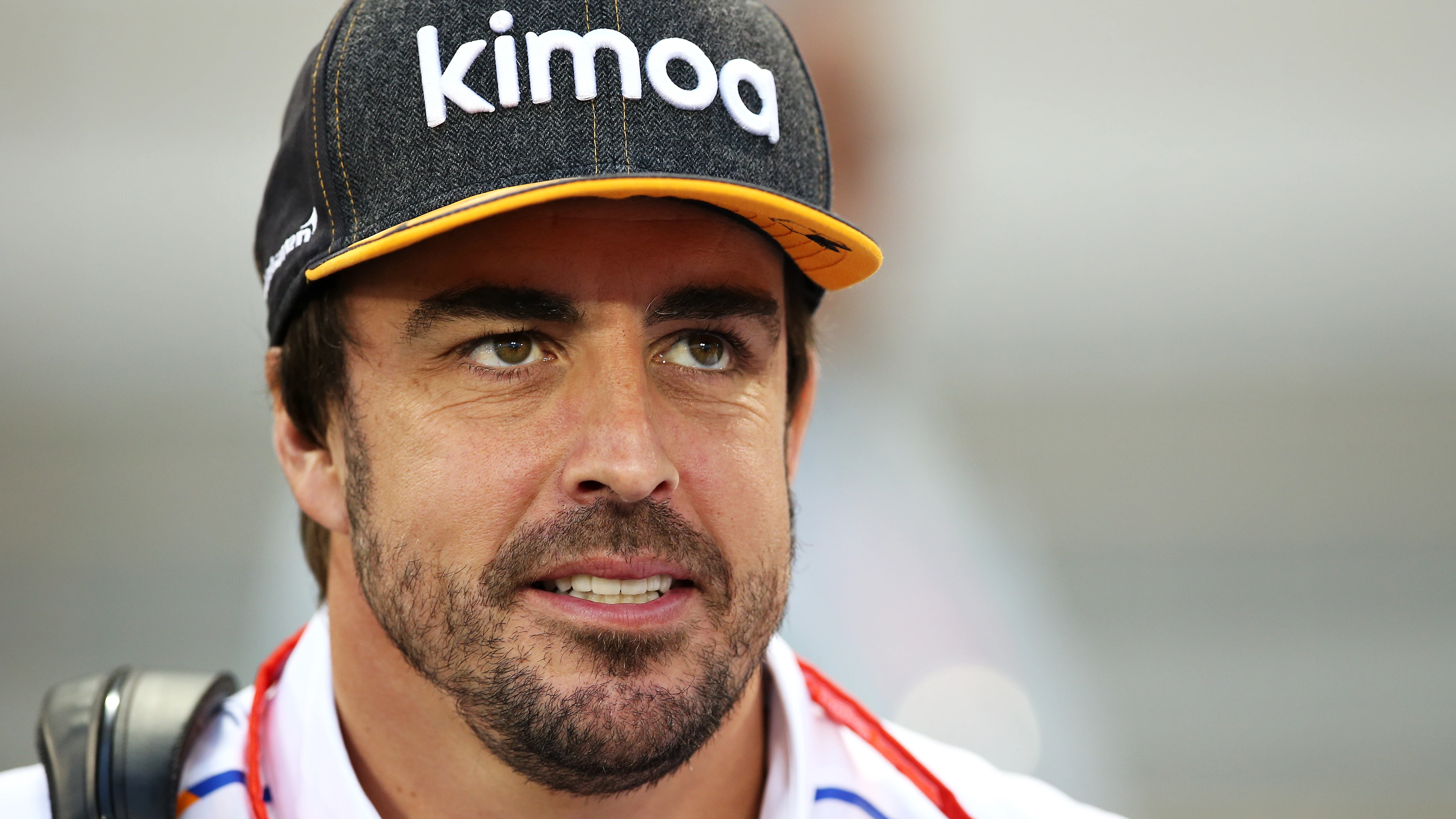 Fernando Alonso sonríe en los test de Baréin de F1