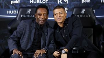 Pelé y Mbappé, en un encuentro en París