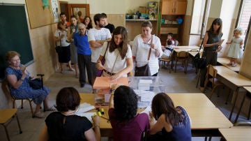 Votantes en un colegio electoral en las elecciones de 2016.