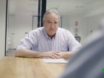 La campaña viral con la que un hijo intenta buscarle un trabajo a su padre de 59 años La campaña viral con la que un hijo intenta buscarle un trabajo a su padre de 59 años