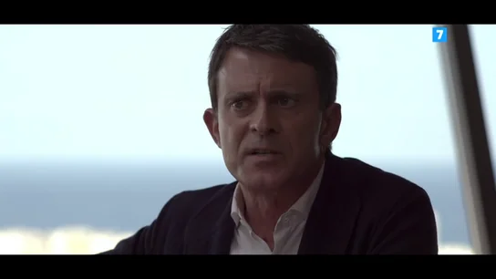 La acusación de Manuel Valls a Ada Colau sobre los manteros: "Tienes órdenes para mirar para otro lado" La acusación de Manuel Valls a Ada Colau sobre los manteros: "Tienes órdenes para mirar para otro lado"