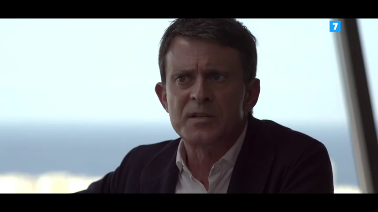 La acusación de Manuel Valls a Ada Colau sobre los manteros: "Tienes órdenes para mirar para otro lado" La acusación de Manuel Valls a Ada Colau sobre los manteros: "Tienes órdenes para mirar para otro lado"
