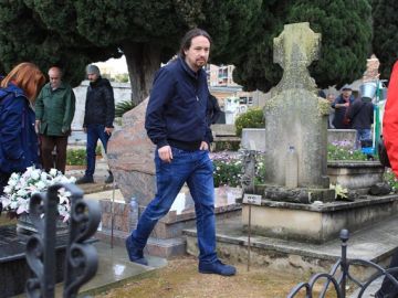 El líder de Podemos, Pablo Iglesias, en la exhumación de la fosa 115 en Patera, Valencia. El líder de Podemos, Pablo Iglesias, en la exhumación de la fosa 115 en Patera, Valencia.