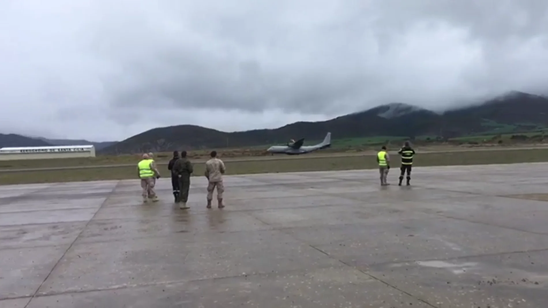 Un complicado aterrizaje de avión deja nueve militares heridos en Huesca