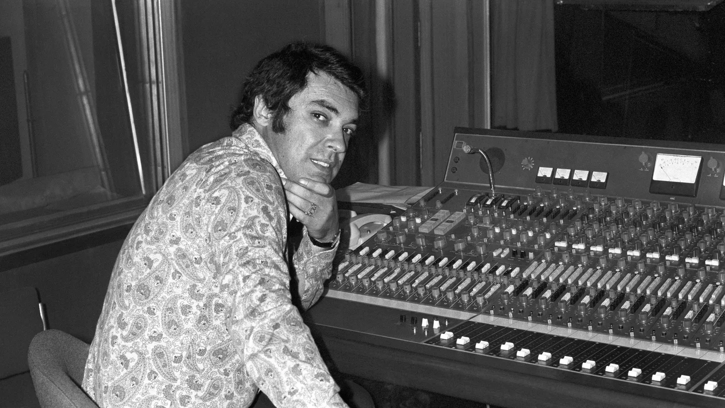 El cantautor argentino Alberto Cortez El cantautor argentino Alberto Cortez