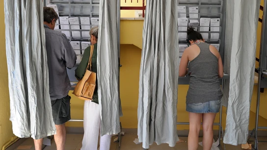Resultados de las elecciones generales 2019: participación y datos por provincia Votación en un colegio electoral en junio de 2016.
