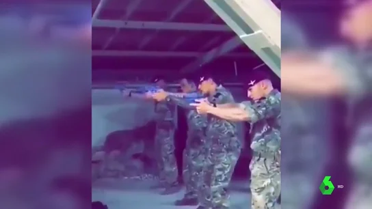 Jeremy Corbyn pide que se identifique a los militares que dispararon a su retrato Jeremy Corbyn pide que se identifique a los militares que dispararon a su retrato