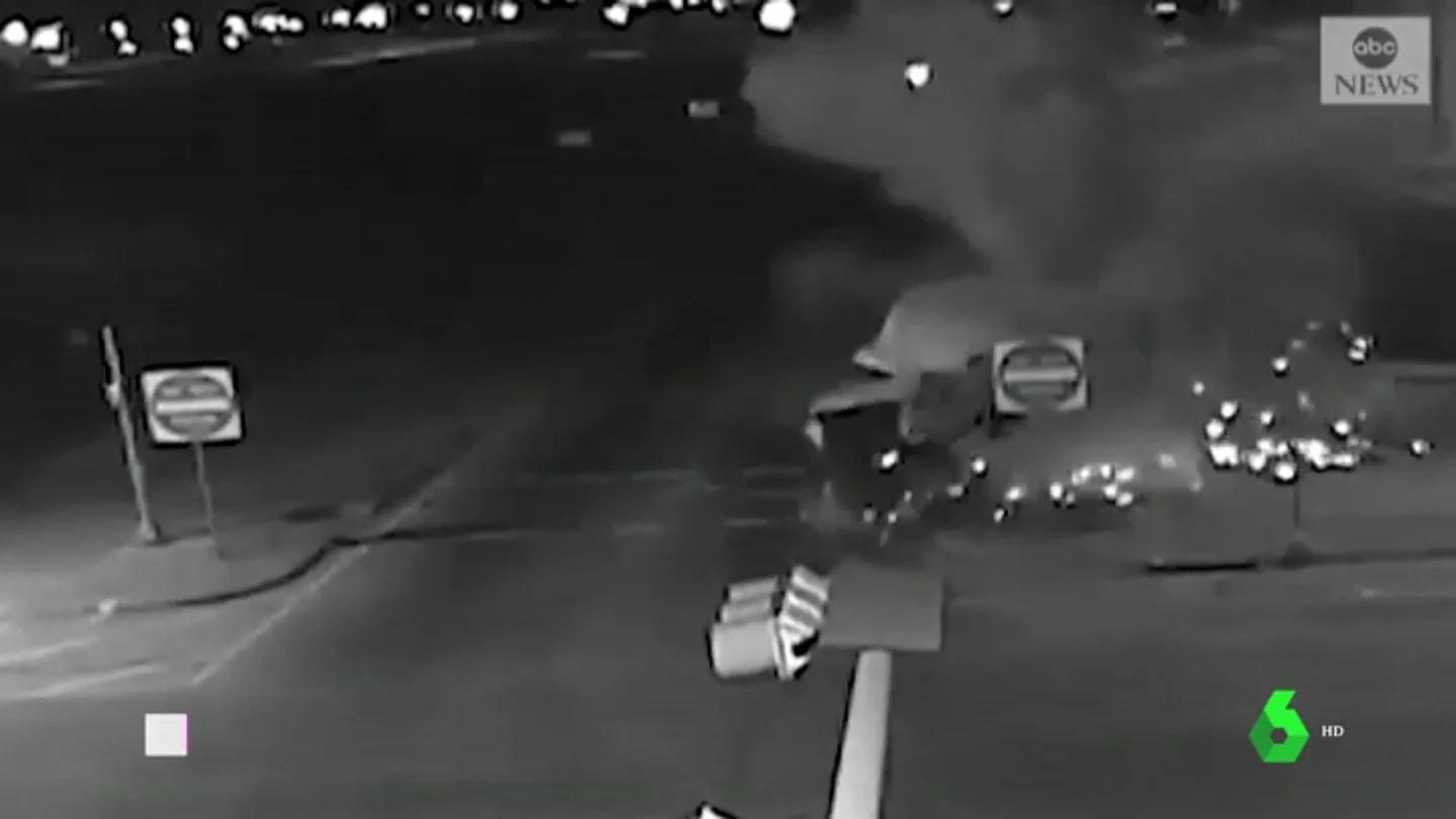 Espectacular accidente de un camión que transportaba leche en Texas Espectacular accidente de un camión que transportaba leche en Texas