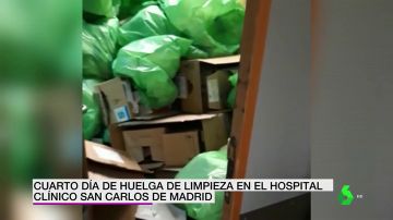 La basura inunda el Hospital Clínico San Carlos de Madrid en el cuarto día de huelga de los trabajadores de la limpieza