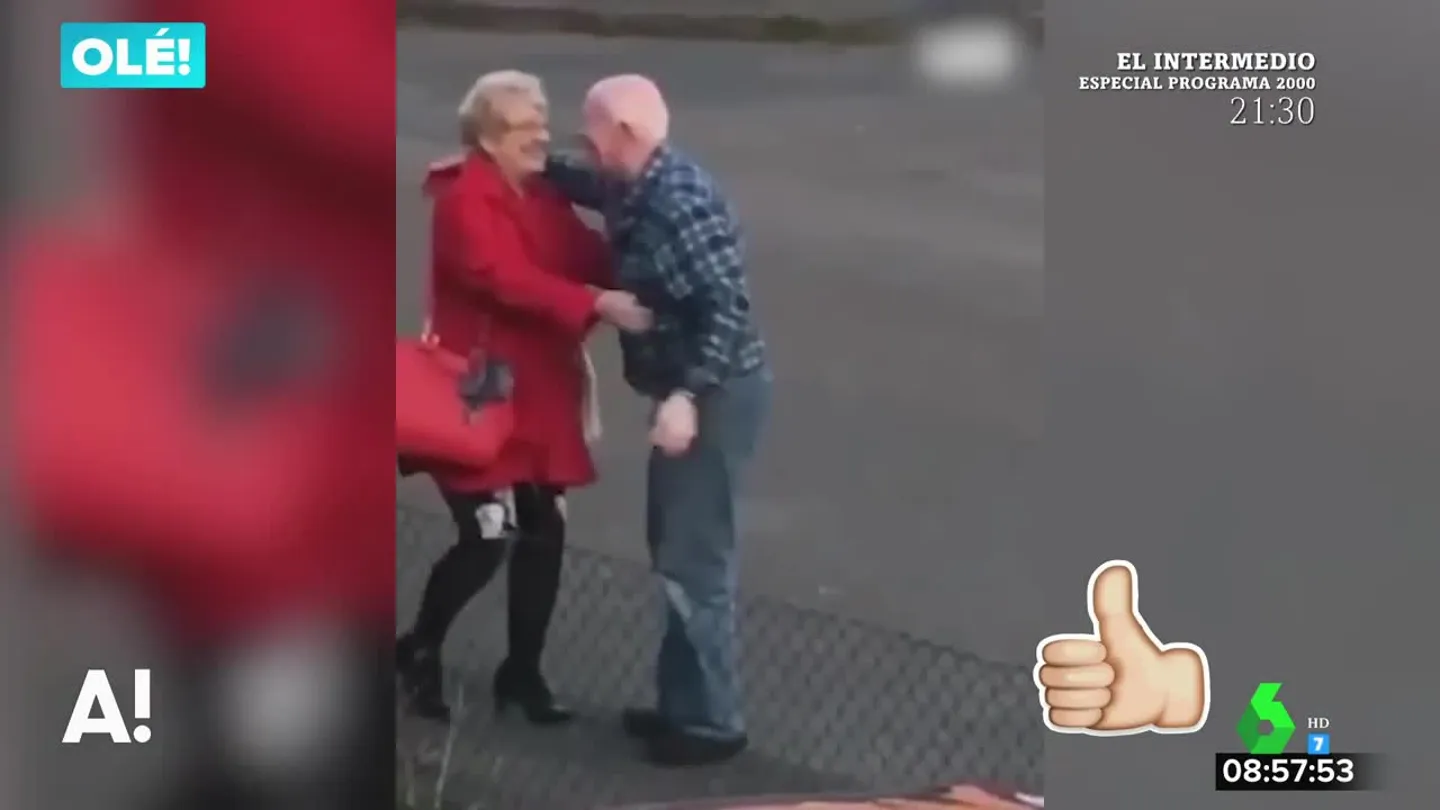 Reencuentro entre una pareja de ancianos Reencuentro entre una pareja de ancianos