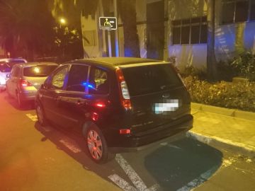 Multan a un hombre por fabricarse una plaza de aparcamiento para personas con discapacidad Multan a un hombre por fabricarse una plaza de aparcamiento para personas con discapacidad