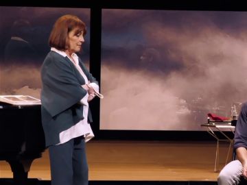 Carmen Maura y Félix Gómez en la obra de teatro 'Golondrina' Carmen Maura y Félix Gómez en la obra de teatro 'Golondrina'