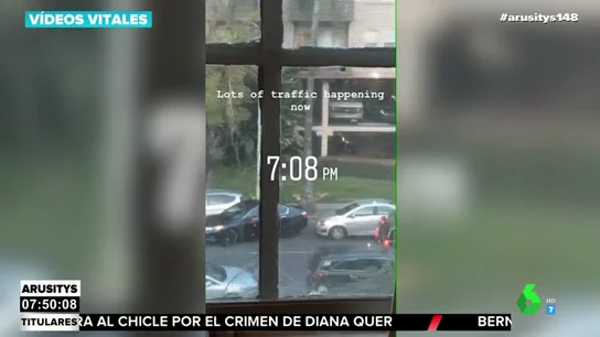 El debate que incendia las redes sociales: ¿quién tiene razón, el coche negro o el plateado? El debate que incendia las redes sociales: ¿quién tiene razón, el coche negro o el plateado?