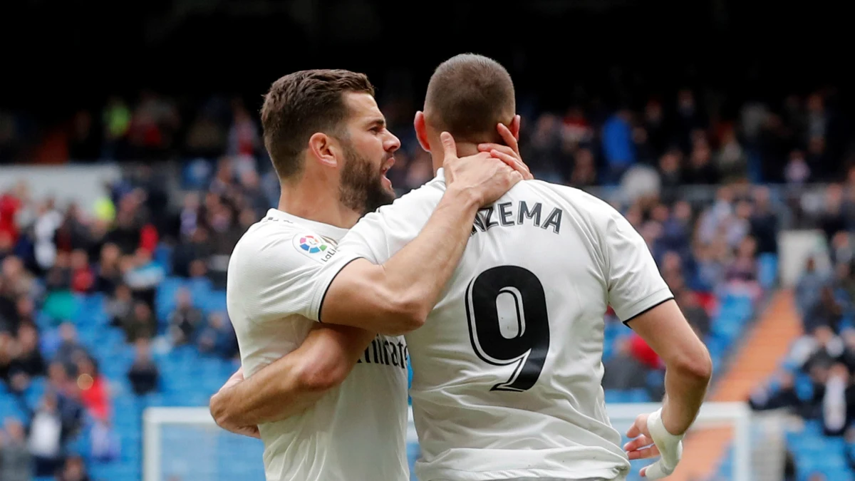 Benzema celebra un gol con Nacho