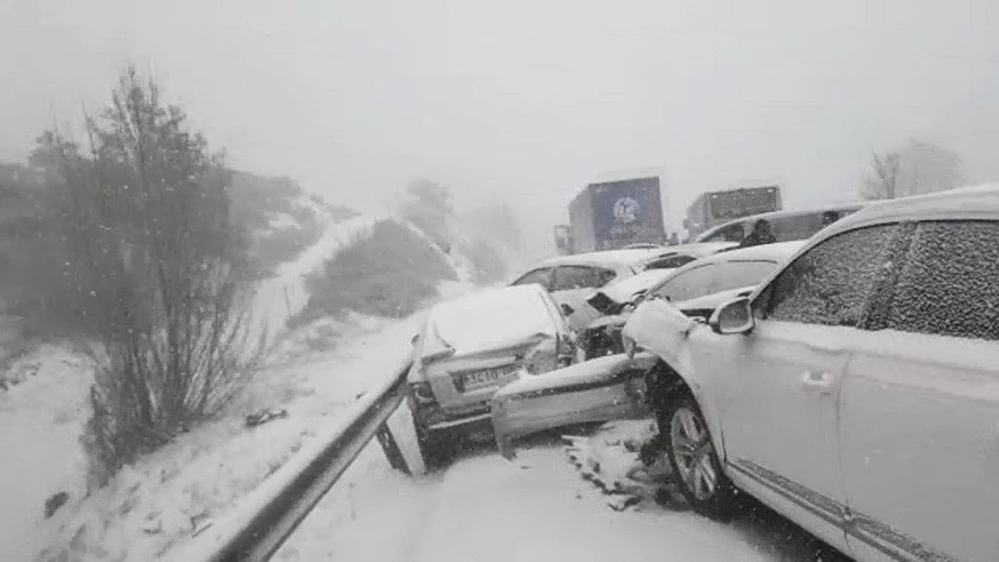 Casi 40 heridos y 50 vehículos accidentados en la A-1 a su paso por Madrid