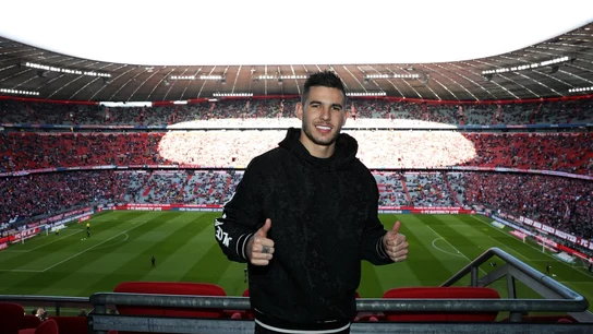 Lucas Hernández posa sonriente en el Allianz Arena Lucas Hernández posa sonriente en el Allianz Arena