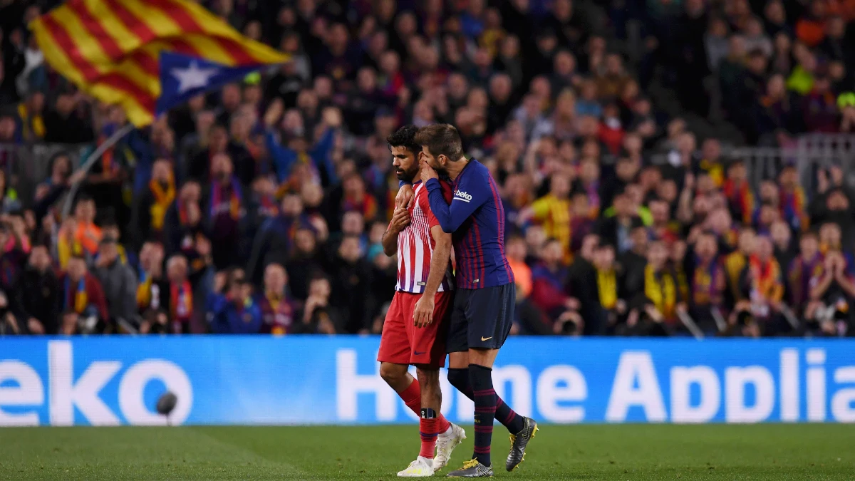 Piqué acompaña a Diego Costa 