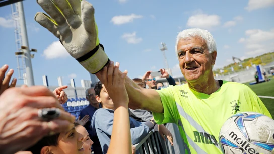 Itzhak Hayk, portero israelí de 73 años Itzhak Hayk, portero israelí de 73 años