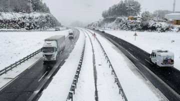 Complicaciones en carreteras de la provincia de Ourense por el frío y nieve