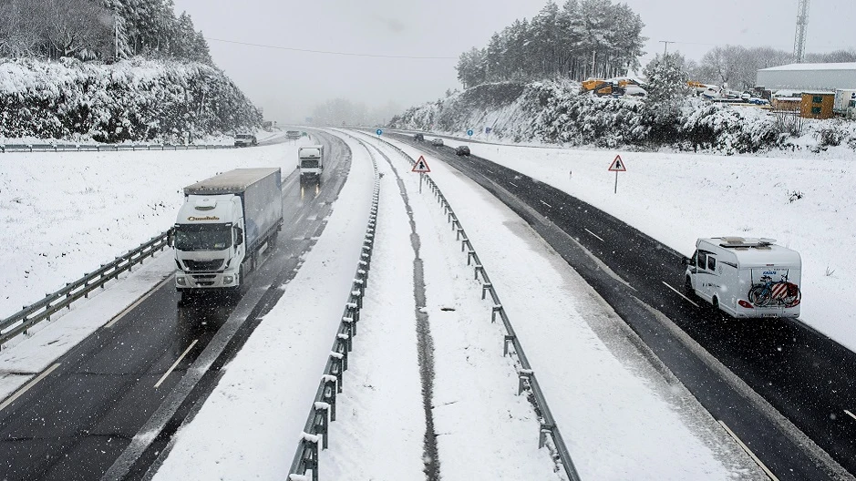 Complicaciones en carreteras de la provincia de Ourense por el frío y nieve