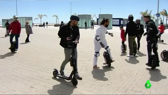 Los usuarios de los patinetes eléctricos protestan por la nueva normativa de la DGT Los usuarios de los patinetes eléctricos protestan por la nueva normativa de la DGT