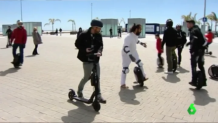 Los usuarios de los patinetes eléctricos protestan por la nueva normativa de la DGT