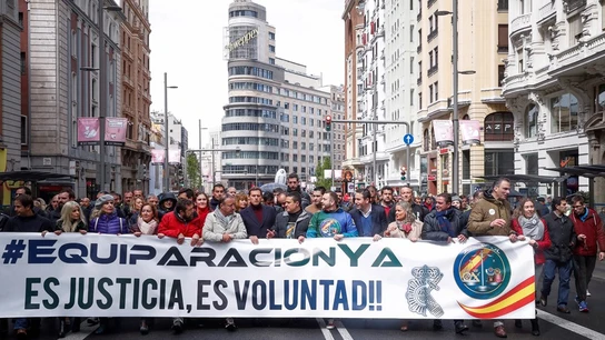 Manifestación de policías y guardias civiles por la equiparación salarial Manifestación de policías y guardias civiles por la equiparación salarial