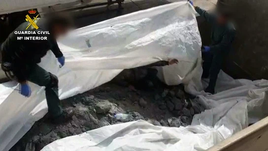 Operación de la Guardia Civil impide la entrada de 2.500 migrantes a buques atracados en Melilla Operación de la Guardia Civil impide la entrada de 2.500 migrantes a buques atracados en Melilla