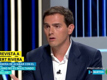 La justificación de Albert Rivera a su foto con Vox en Colón : "Tengo un álbum con muchas fotos donde hay libertad e igualdad" La justificación de Albert Rivera a su foto con Vox en Colón : "Tengo un álbum con muchas fotos donde hay libertad e igualdad"