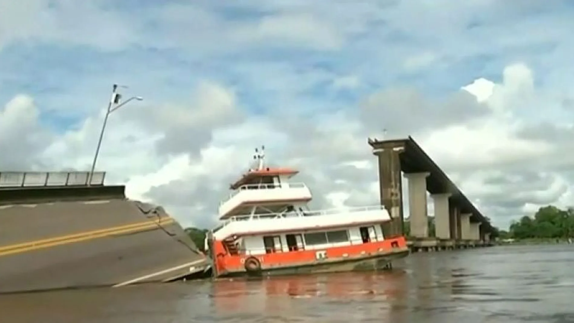 Accidente en un puente en Brasil