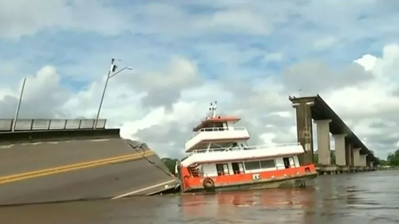 Accidente en un puente en Brasil