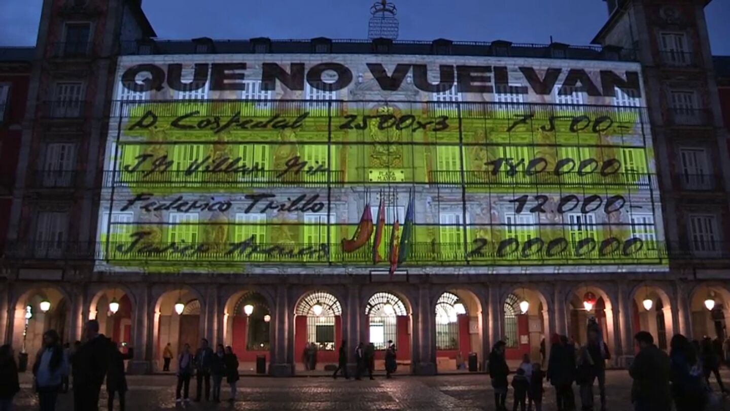 Unidas Podemos se atribuye la proyecci&oacute;n de im&aacute;genes de los 'papeles de B&aacute;rcenas' en la Plaza Mayor de Madrid
