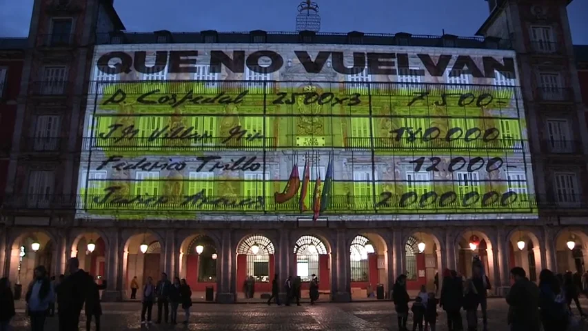 Unidas Podemos se atribuye la proyección de imágenes de los 'papeles de Bárcenas' en la Plaza Mayor de Madrid