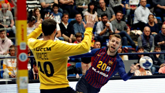 Aleix Gómez marca ante Maciel Aleix Gómez marca ante Maciel
