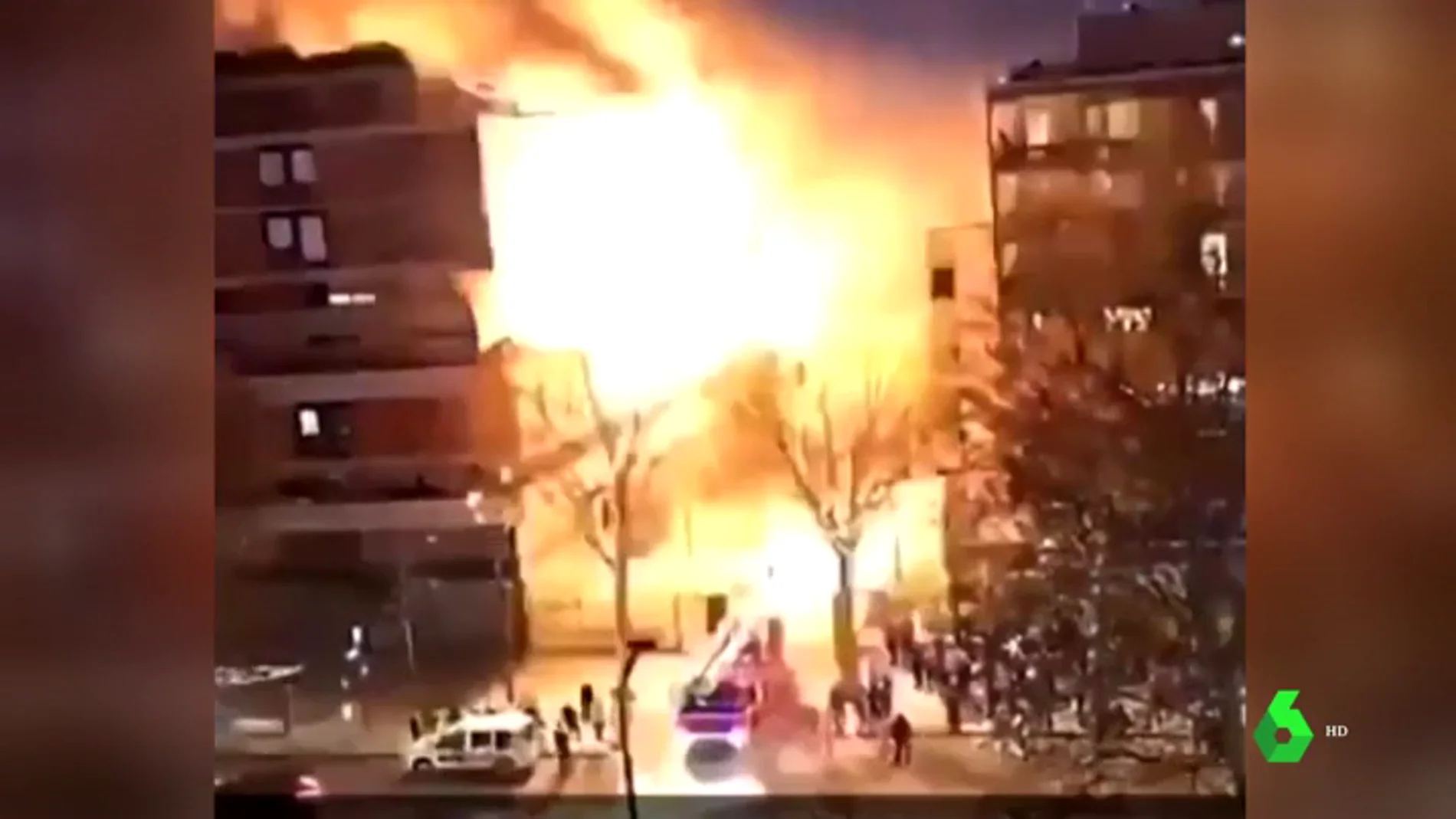 Una fuerte explosión destroza un edificio en el centro de París