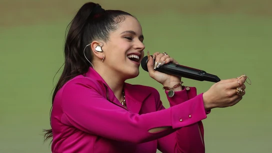 Rosalía durante un concierto. Rosalía durante un concierto.