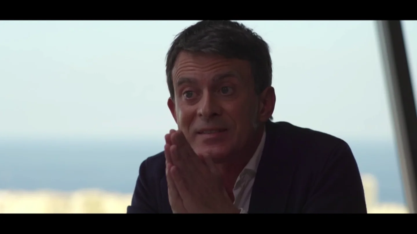El enfrentamiento entre Ada Colau y Manuel Valls: "Tú también eres del poder. Eres la primera persona de las élites que es alcaldesa en Barcelona" El enfrentamiento entre Ada Colau y Manuel Valls: "Tú también eres del poder. Eres la primera persona de las élites que es alcaldesa en Barcelona"
