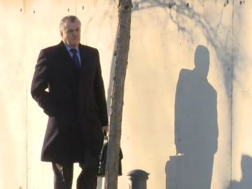 El exchófer de Bárcenas confiesa que ayudó a la policía a entrar en un piso del extesorero El exchófer de Bárcenas confiesa que ayudó a la policía a entrar en un piso del extesorero