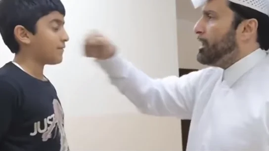 El sociólogo mostrando la manera correcta de pegar a una mujer según el islam El sociólogo mostrando la manera correcta de pegar a una mujer según el islam