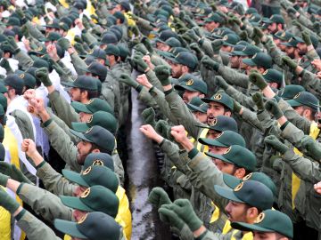 Decenas de efectivos de la Guardia Revolucionaria iraní durante una ceremonia Decenas de efectivos de la Guardia Revolucionaria iraní durante una ceremonia