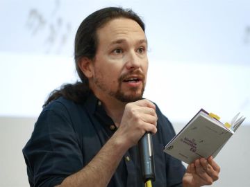 Pablo Iglesias presenta su programa electoral en forma de Constitución Pablo Iglesias presenta su programa electoral en forma de Constitución