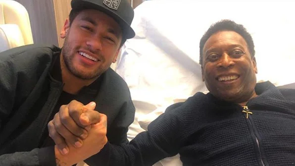 Neymar visita a Pelé en el hospital